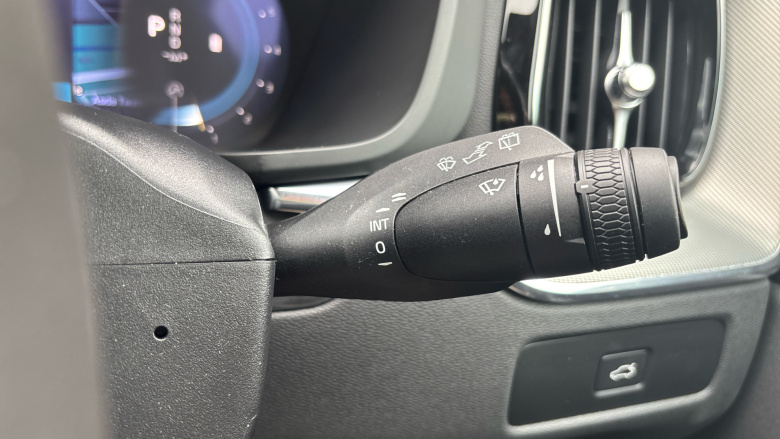 Volvo XC60 2.0 B5P Plus Black Edition 5dr AWD Geartronic Petrol Estate